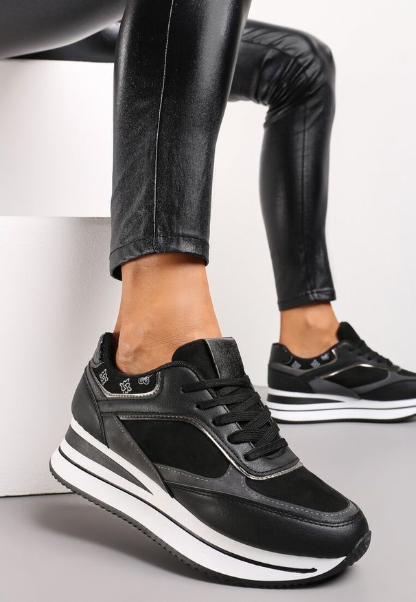 Renee - Czarne Sneakersy na Grubej Podeszwie z Metalicznymi Wstawkami Venussa. Okazja: na co dzień. Kolor: czarny. Obcas: na platformie