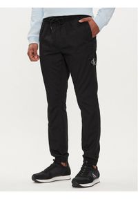 Calvin Klein Jeans Joggery Badge J30J325114 Czarny Skinny Fit. Kolor: czarny. Materiał: bawełna #1