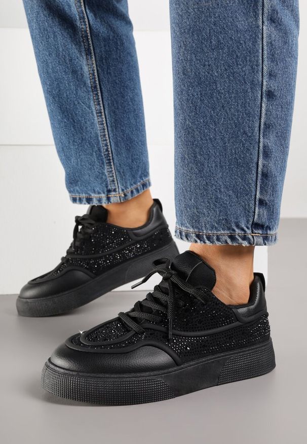 Renee - Czarne Sneakersy na Platformie Ozdobione Cyrkoniami Kyllyss. Okazja: na randkę, na spacer. Kolor: czarny. Materiał: jeans. Wzór: aplikacja. Obcas: na platformie. Sport: turystyka piesza