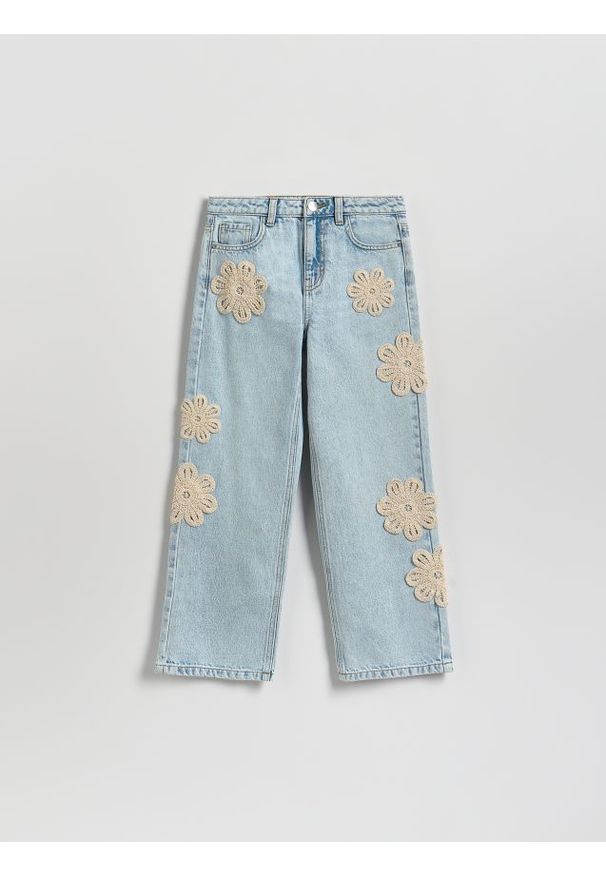 Reserved - Jeansy straight z aplikacjami - niebieski. Kolor: niebieski. Wzór: aplikacja