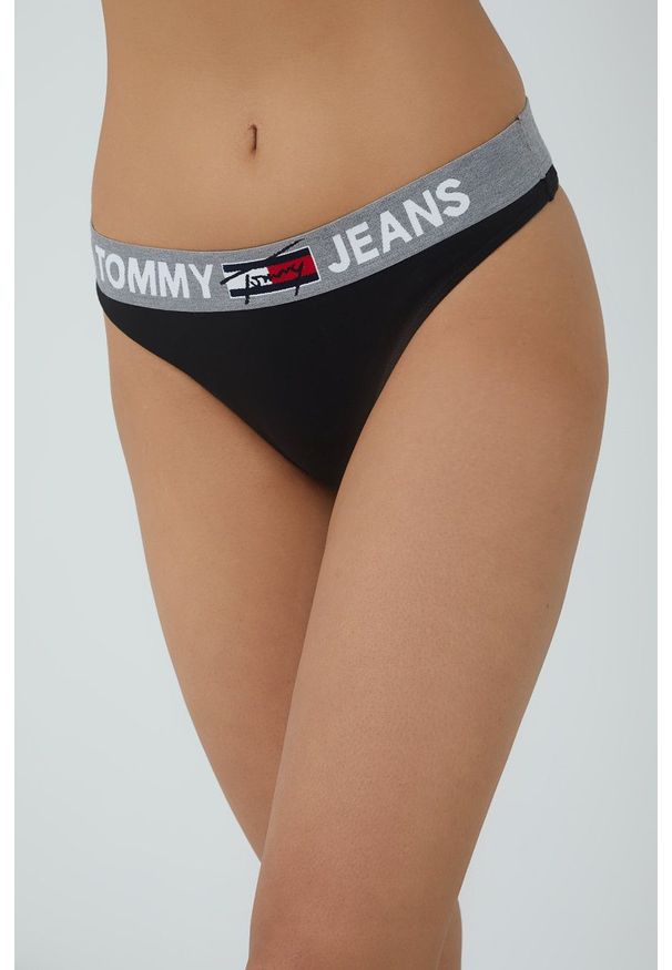TOMMY HILFIGER - Tommy Hilfiger Stringi kolor czarny z bawełny. Kolor: czarny. Materiał: bawełna. Wzór: gładki