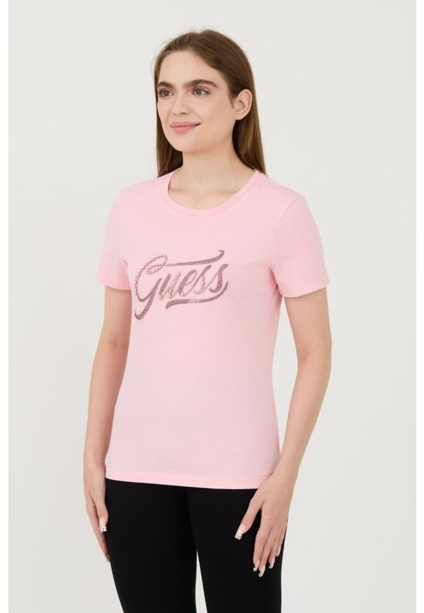 Guess - GUESS Różowy t-shirt Stones&embro Tee. Kolor: różowy