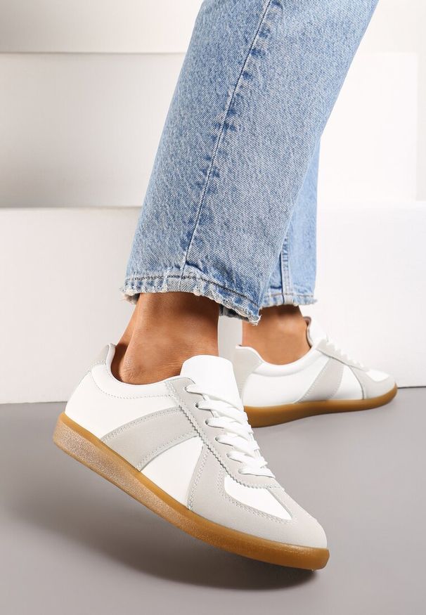 Born2be - Szaro-Białe Sneakersy w Stylu Klasycznych Tenisówek Filtris. Zapięcie: sznurówki. Kolor: biały. Materiał: materiał. Obcas: na płaskiej podeszwie