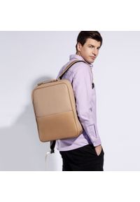 Wittchen - Męski plecak na laptopa 13/14” z gładką kieszenią. Kolor: beżowy. Materiał: skóra ekologiczna. Wzór: gładki. Styl: elegancki, casual, klasyczny, biznesowy #3