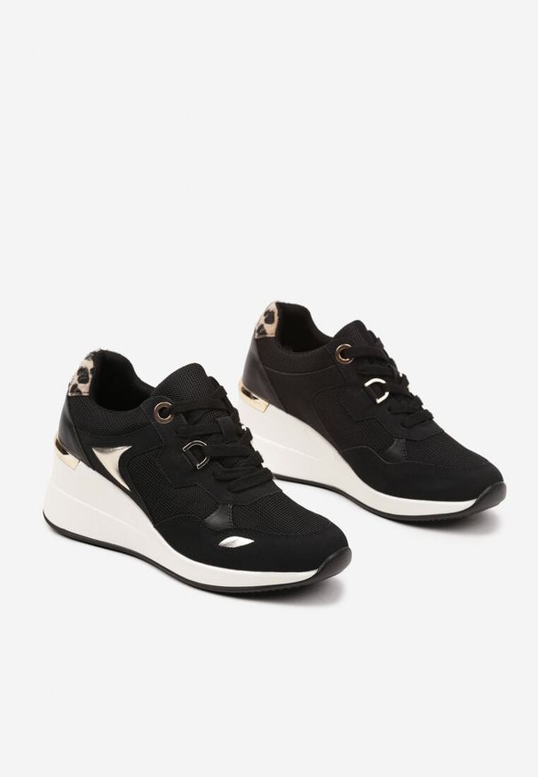 Born2be - Czarne Sneakersy na Koturnie z Ozdobnymi Wstawkami Cedera. Okazja: na co dzień. Kolor: czarny. Materiał: jeans. Sezon: lato, wiosna. Obcas: na koturnie