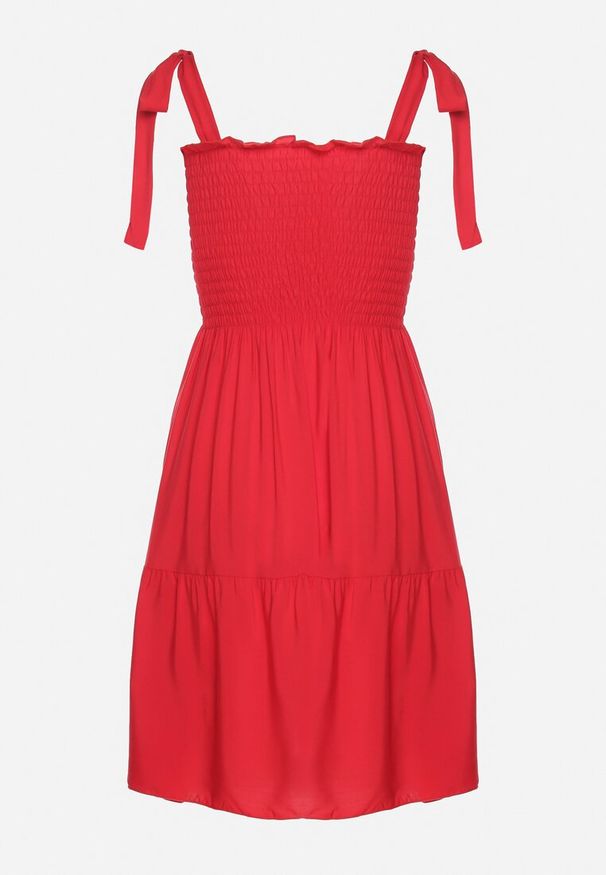 Born2be - Czerwona Bawełniana Sukienka z Elastyczną Górą i Wiązanymi Ramiączkami Tolimea. Okazja: na co dzień. Kolor: czerwony. Materiał: bawełna. Długość rękawa: na ramiączkach. Styl: elegancki, klasyczny, casual