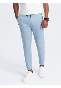 Ombre Clothing - Spodnie męskie dresowe joggery na gumce z przeszyciami – jasnoniebieskie V2. Kolor: niebieski. Materiał: dresówka. Wzór: aplikacja