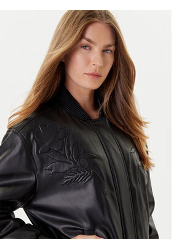 Guess Kurtka z imitacji skóry W5YL06 WE480 Czarny Regular Fit. Kolor: czarny. Materiał: skóra