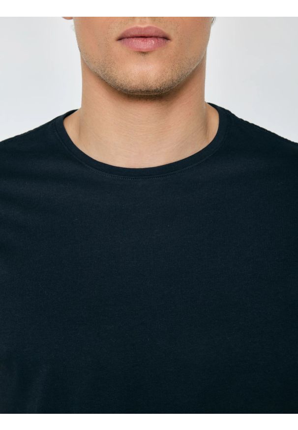 Big-Star - Koszulka męska bawełniana granatowa Basic 403. Kolor: niebieski. Materiał: bawełna. Wzór: gładki. Styl: klasyczny