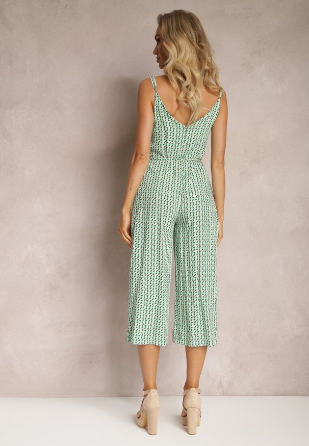 Renee - Jasnozielony Kombinezon o Długości 3/4 z Paskiem w Geometryczny Wzór Ventoria. Kolor: zielony. Materiał: wiskoza, materiał, tkanina. Długość rękawa: na ramiączkach. Wzór: geometria