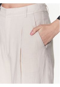 GESTUZ - Gestuz Spodnie materiałowe Paula 10907025 Beżowy Regular Fit. Kolor: beżowy. Materiał: len, materiał, lyocell
