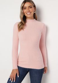 Born2be - Różowy Wełniany Sweter Prążkowany z Długim Włosiem Aryndra. Kolor: różowy. Materiał: wełna, prążkowany. Długość rękawa: długi rękaw. Długość: długie #2