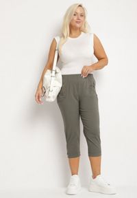 Born2be - Zielone Spodnie z Wiskozą i Ozdobnymi Guzikami Lireza. Okazja: na co dzień. Kolor: zielony. Materiał: wiskoza. Styl: klasyczny, casual #3