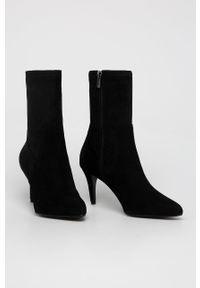 Wojas - Botki. Kolor: czarny. Materiał: guma. Obcas: na obcasie. Wysokość obcasa: średni #3