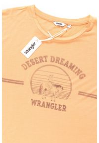 Wrangler - WRANGLER T SHIRT DAMSKI DRAPE TEE APRICOT NECTAR W7016DI65 112130884. Wzór: nadruk. Styl: vintage #4