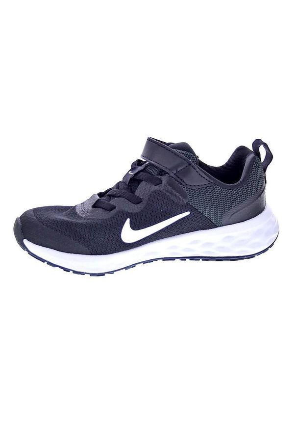 Tenisówki Nike Model Nike Revolution 6 Little Kid Kolor Czarny. Kolor: czarny. Materiał: syntetyk, tkanina, materiał. Model: Nike Revolution. Sport: turystyka piesza