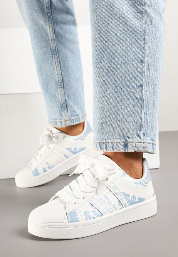 Born2be - Białe Sneakersy Ozdobione Geometrycznym Wzorem Seldisa. Okazja: na co dzień. Kolor: biały. Materiał: jeans. Wzór: aplikacja, geometria
