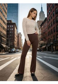 Sinsay - Spodnie flare - brązowy. Kolor: brązowy #1