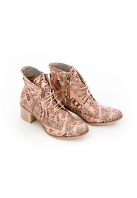 Zapato - sznurowane botki na 5 cm klocku - skóra naturalna - model 482 - kolor różowe litery. Kolor: różowy. Materiał: skóra