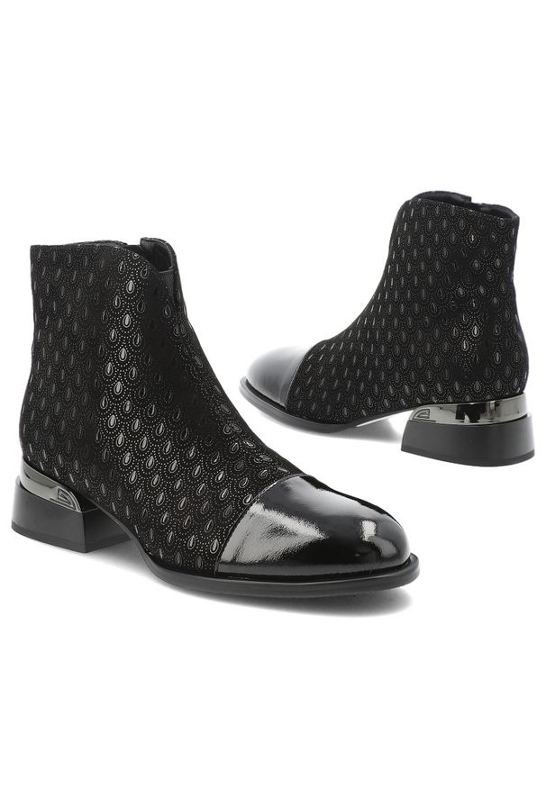 S.Barski - Botki damskie S. Barski, na stabilnym klocku i skórzaną cholewką we wzory, czarne, JC52-862. Okazja: na co dzień. Zapięcie: zamek. Kolor: czarny. Szerokość cholewki: normalna. Materiał: skóra, materiał, lakier. Sezon: jesień, zima. Obcas: na obcasie. Styl: casual. Wysokość obcasa: średni