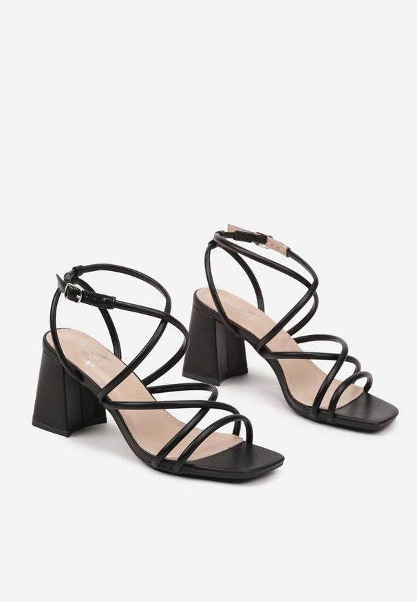 Born2be - Czarne Sandały na Obcasie z Kwadratowym Noskiem Zakkaria. Okazja: na co dzień. Zapięcie: sprzączka. Kolor: czarny. Materiał: jeans. Obcas: na obcasie. Styl: elegancki, wizytowy, casual. Wysokość obcasa: średni