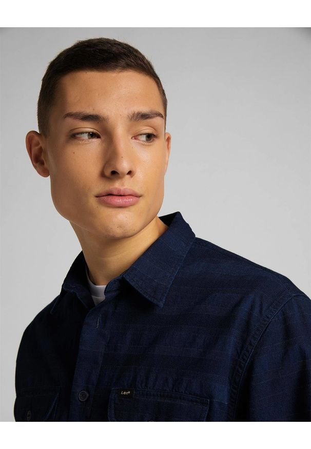 Lee - MĘSKA KOSZULA MATERIAŁOWA LEE WORKER SHIRT INDIGO L68HKPDK 112117138. Materiał: materiał
