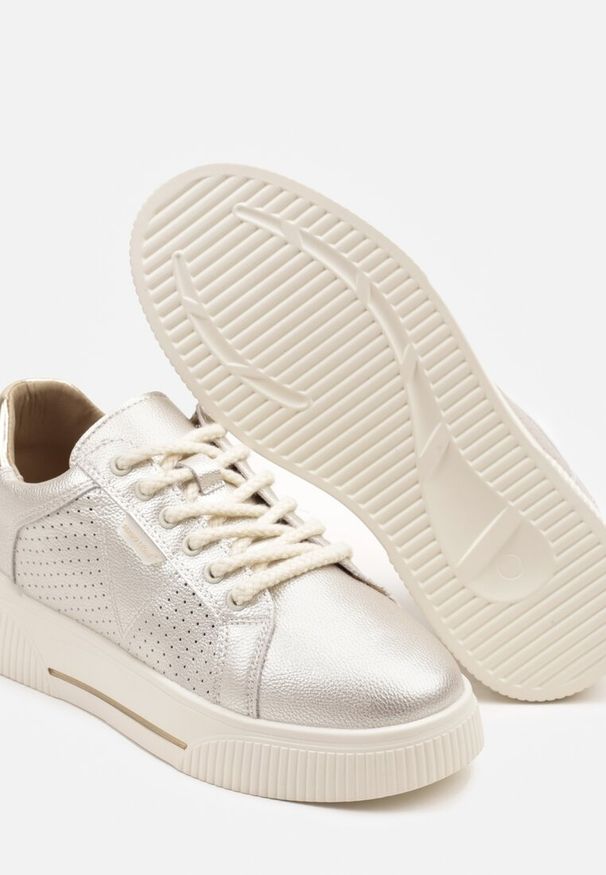 Born2be - Złote Skórzane Sneakersy w Stylu Tenisówek Zdobione Perforacją Vivolla. Okazja: na co dzień. Kolor: złoty. Materiał: skóra. Wzór: aplikacja