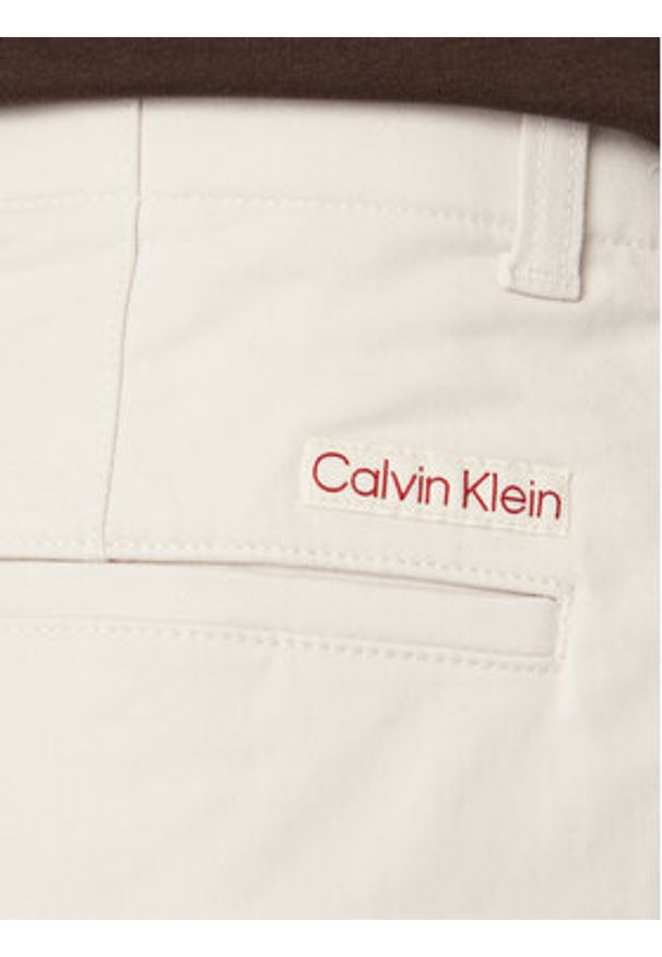 Calvin Klein Jeans Chinosy 90s LV04RF619G Biały Straight Fit. Kolor: biały. Materiał: bawełna