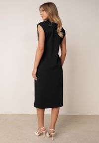 Born2be - Czarna Sukienka z Wiskozy z Elastycznym Paskiem Ozdobną Klamrą i Guzikami Alcerine. Kolor: czarny. Materiał: wiskoza. Styl: elegancki, klasyczny #8