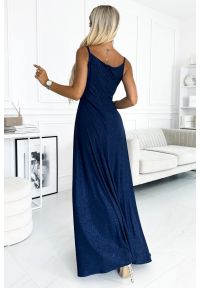 Numoco - Długa sukienka na wesele rozkloszowana na ramiączkach granat. Okazja: na ślub cywilny, na wesele. Materiał: elastan, tkanina, materiał. Długość rękawa: na ramiączkach. Wzór: aplikacja. Typ sukienki: rozkloszowane. Styl: elegancki. Długość: maxi #3
