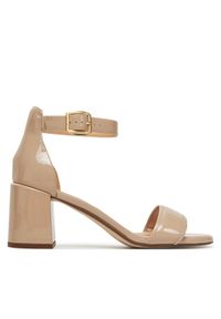 Clarks Sandały Ezoria Mae 26181299 Beżowy. Kolor: beżowy. Materiał: skóra, lakier