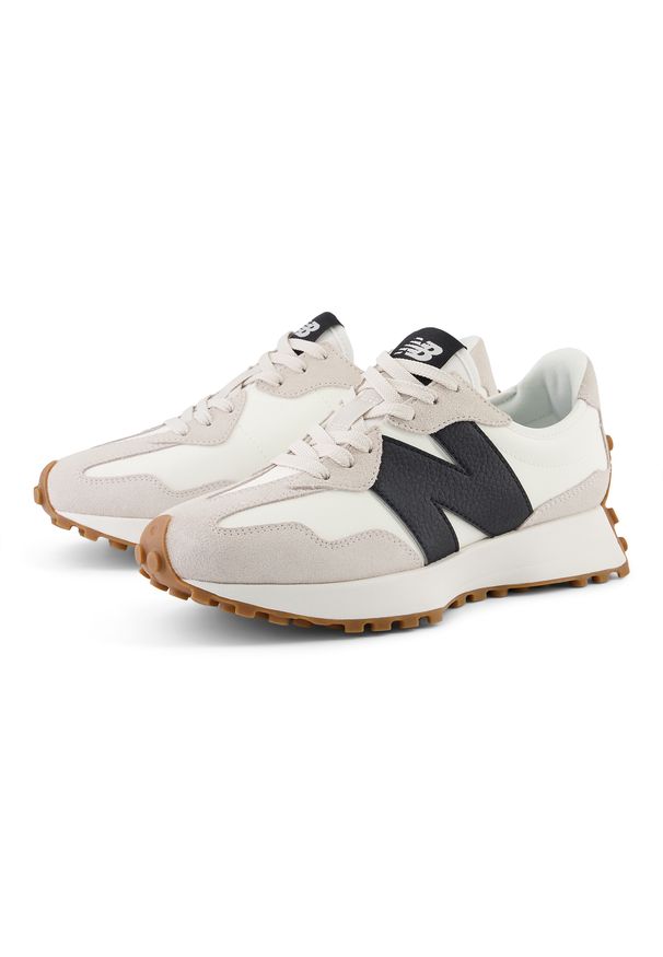 Buty damskie New Balance WS327GD – beżowe. Okazja: na co dzień. Kolor: beżowy. Materiał: guma, skóra, dresówka, zamsz, materiał, syntetyk. Szerokość cholewki: normalna. Sezon: wiosna