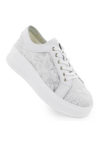 Półbuty na platformie koronkowe białe S.Barski HY51-059. Kolor: biały. Materiał: koronka. Obcas: na platformie. Styl: elegancki #1