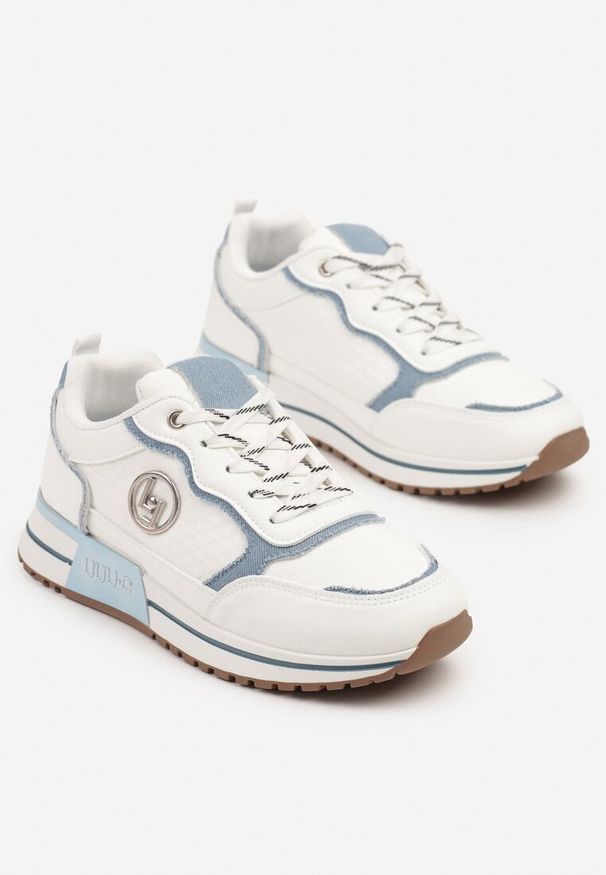 Renee - Biało-Niebieskie Sneakersy z Metaliczną Ozdobą Firamia. Okazja: na co dzień. Kolor: biały. Materiał: jeans. Wzór: aplikacja