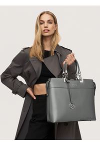 Kazar - Duża elegancka torebka w szary kolorze. Kolor: szary. Wzór: gładki. Materiał: skórzane. Styl: elegancki #5
