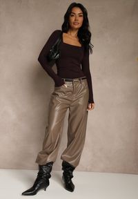 Renee - Bordowa Bluzka Longsleeve z Wiskozą i Kwadratowym Dekoltem Selusei. Typ kołnierza: dekolt kwadratowy. Kolor: fioletowy. Materiał: wiskoza. Długość rękawa: długi rękaw. Długość: długie #4