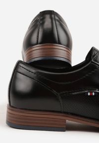 Born2be - Czarne Eleganckie Półbuty Sznurowane z Ozdobną Perforacją Fild. Okazja: na co dzień, na spotkanie biznesowe, na ślub cywilny, do pracy, na wesele. Kolor: czarny. Styl: elegancki #5