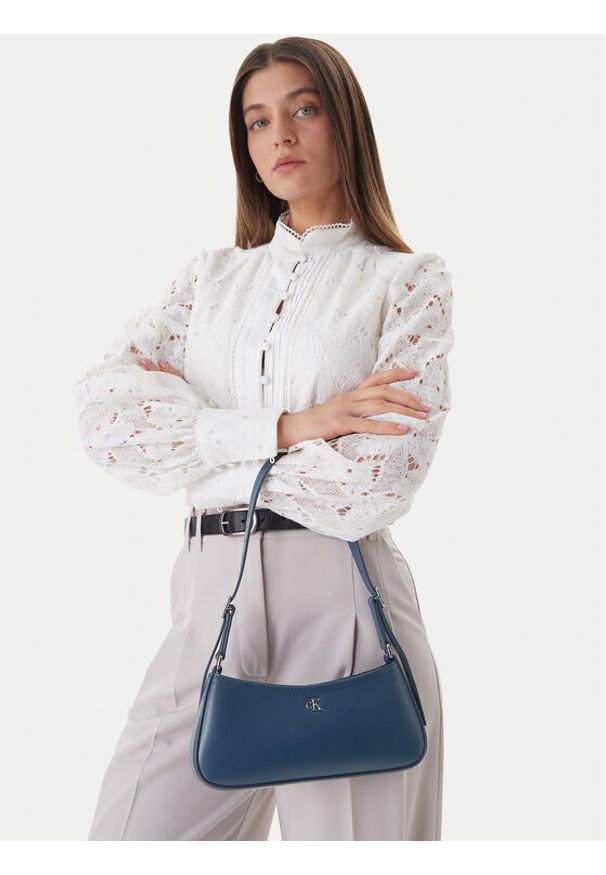 Calvin Klein Torebka Ck Small Shoulder Bag LV04F3170G Granatowy. Kolor: niebieski. Materiał: skórzane
