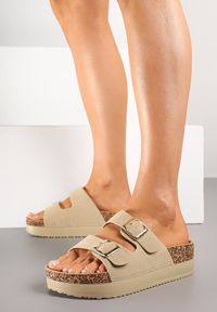 Born2be - Beżowe Klapki na Grubej Podeszwie z Dwoma Paskami Dolarielle. Okazja: na co dzień. Kolor: beżowy. Materiał: jeans. Wzór: paski. Sezon: lato. Styl: klasyczny, casual