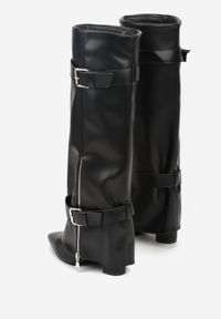 Renee - Czarne Kozaki na Słupku z Cholewką Imitującą Nogawkę ze Sprzączkami Unwedara. Nosek buta: szpiczasty. Zapięcie: sprzączka. Kolor: czarny. Materiał: skóra, materiał. Szerokość cholewki: normalna. Sezon: zima. Obcas: na słupku. Wysokość obcasa: średni #3