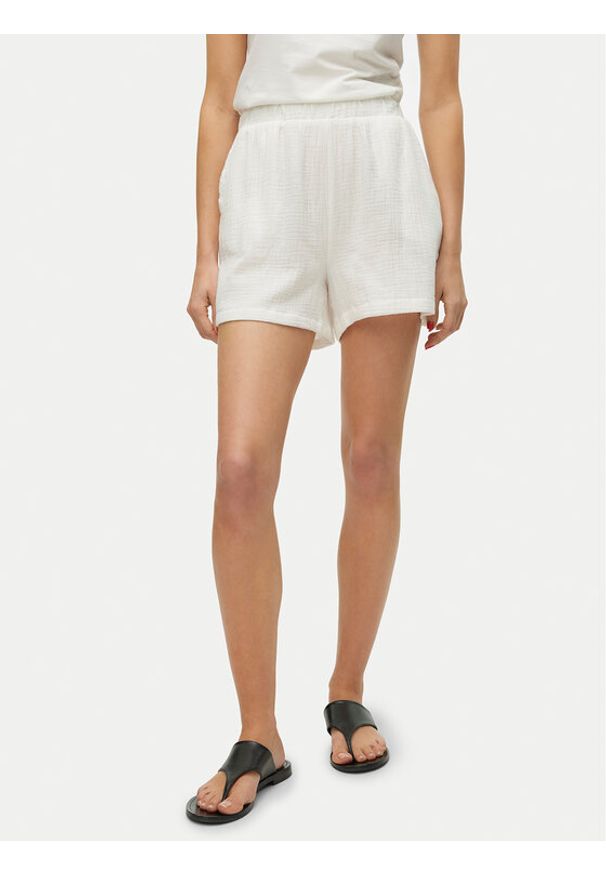 Vero Moda Szorty materiałowe Natali 10279687 Biały Baggy Fit. Kolor: biały. Materiał: bawełna