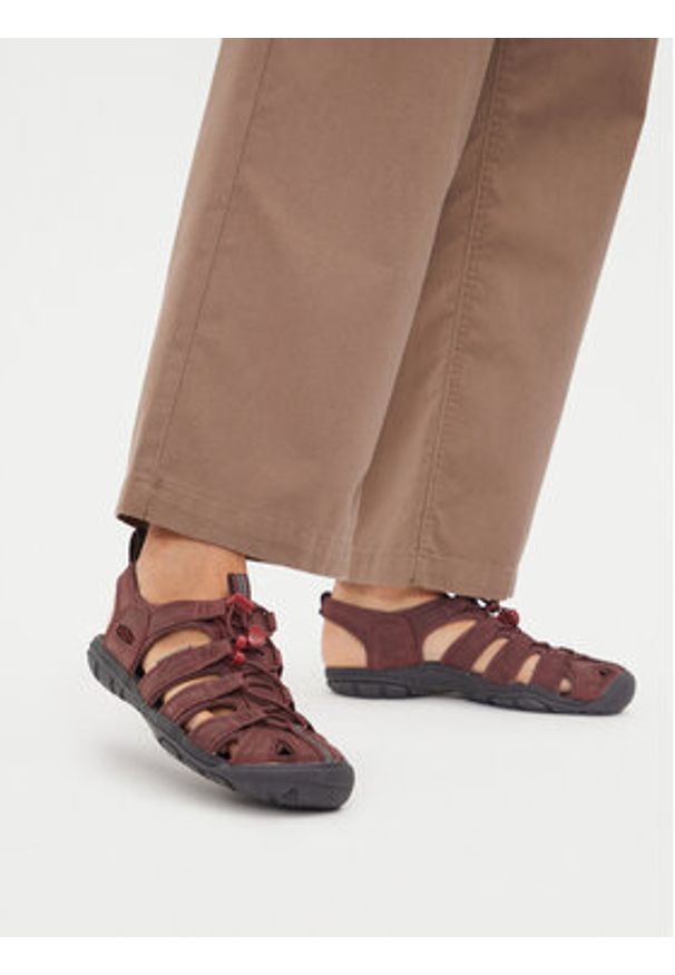 keen - Keen Sandały Clearwater Cnx Lleather 1025088 Bordowy. Kolor: czerwony. Materiał: nubuk, skóra