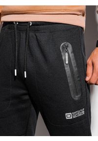 Ombre Clothing - Spodnie męskie dresowe joggery - czarne V1 P902 - XL. Kolor: czarny. Materiał: dresówka. Wzór: nadruk. Styl: sportowy