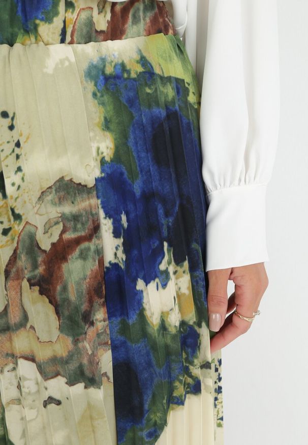 Born2be - Granatowo-Beżowa Plisowana Spódnica z Gumką i Regularnym Stanem w Pasie Suture. Kolor: niebieski