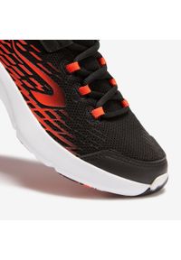 Decathlon - Buty sportowe dla dzieci Kalenji AT Flex laces. Kolor: pomarańczowy, wielokolorowy, czarny. Materiał: mesh, kauczuk. Szerokość cholewki: normalna. Sport: bieganie