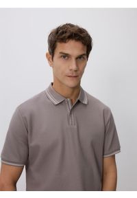 Reserved - Koszulka polo z bawełny merceryzowanej - beżowy. Typ kołnierza: polo. Kolor: beżowy. Materiał: bawełna