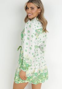 Born2be - Jasnozielona Koszulowa Sukienka z Guzikami i Gumką w Pasie Melija. Kolor: zielony. Materiał: materiał. Wzór: kwiaty. Sezon: wiosna, lato. Typ sukienki: koszulowe #3