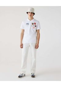 Lacoste - LACOSTE - Biała koszulka polo z naszywkami Regular Fit. Typ kołnierza: polo. Kolor: biały. Materiał: bawełna, prążkowany. Wzór: aplikacja #3