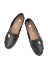 Mokasyny damskie Armodo, cholewka ze skóry naturalnej gładkiej klasyczna wsuwana konstrukcja z delikatnym przeszyciem z przodu subtelny metalowy deta. Kolor: czarny. Materiał: skóra. Szerokość cholewki: normalna. Wzór: gładki. Styl: klasyczny #5
