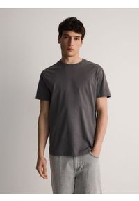Reserved - T-shirt regular fit - ciemnoszary. Kolor: szary. Materiał: bawełna, dzianina
